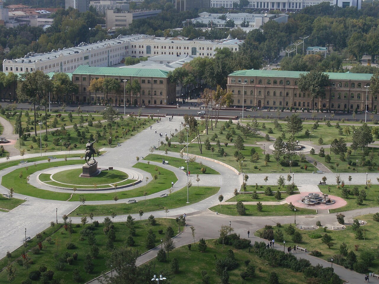 Amir-Timur-Platz vom Hotel Usbekistan in Richtung Westen