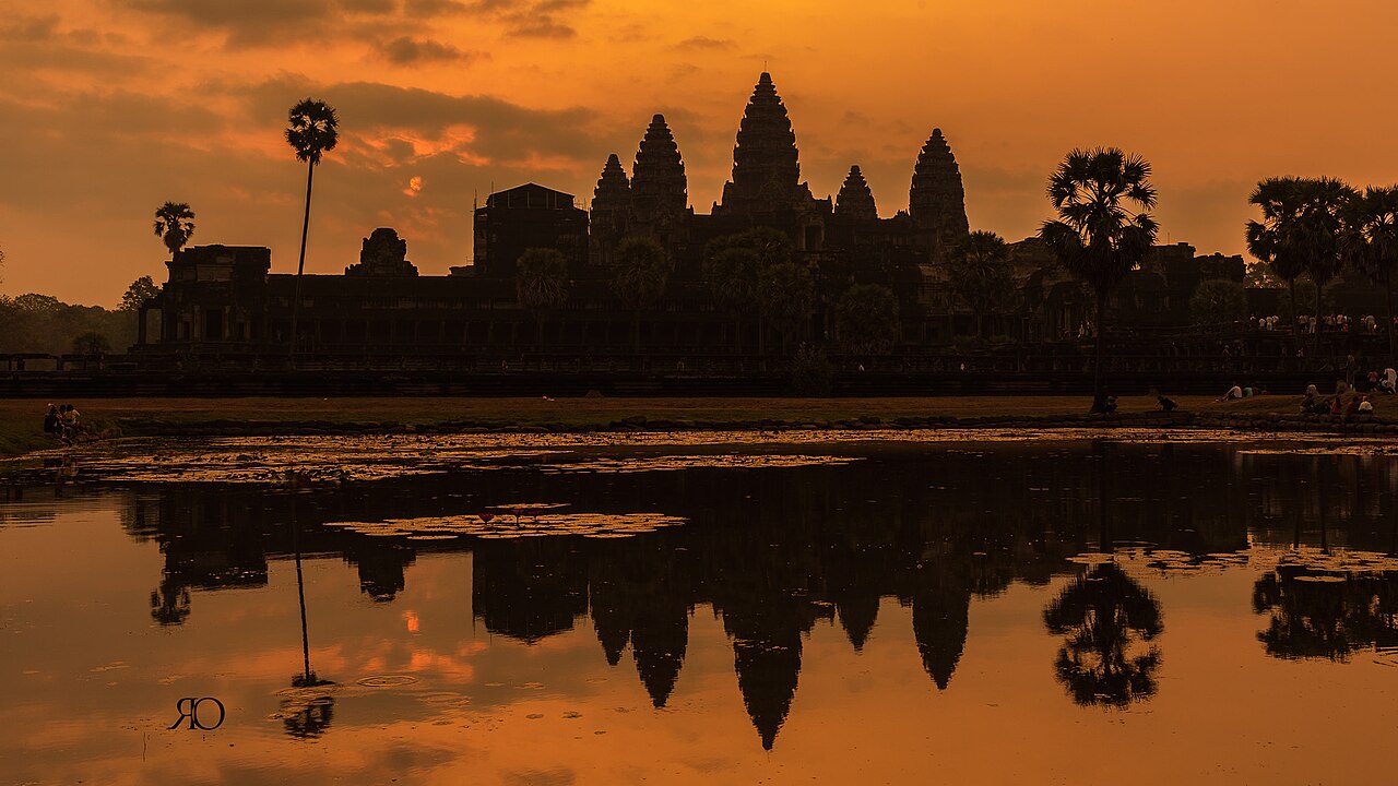 Angkor Wat Sunrise (209237385)