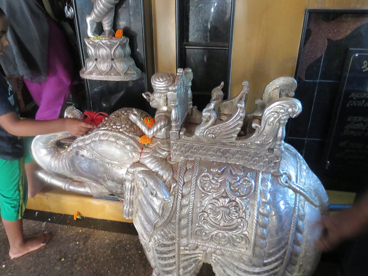 Elephant stand-Mahaganapati Temple, Ranjangaon