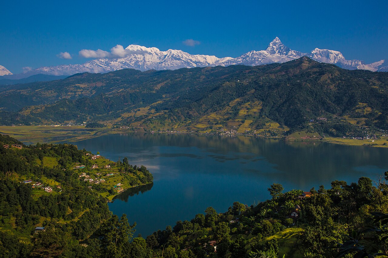 Phewa Lake in Pokhara (15715573565)