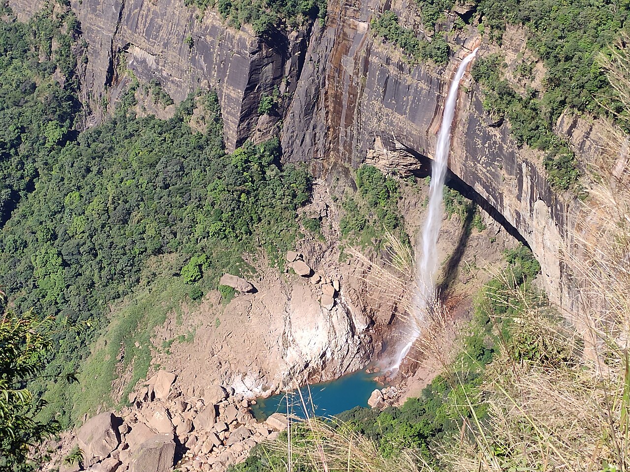 Nohkalikai Falls (2)